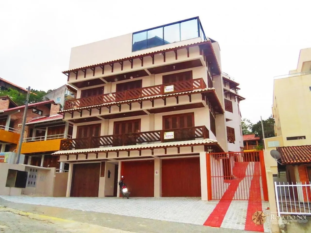 Ed Las Condes - Bombinhas 0*,  Brazílie